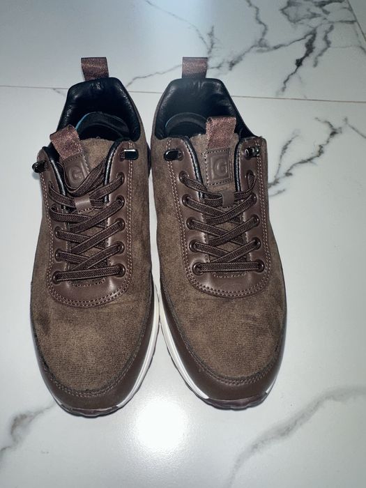 Продам кроссовки мужские