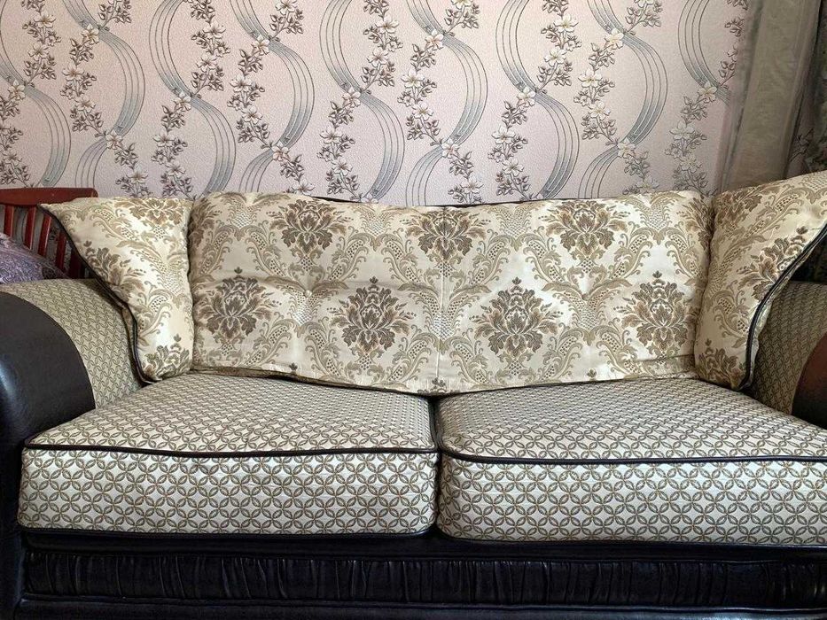 Продам красивый комфортный диван