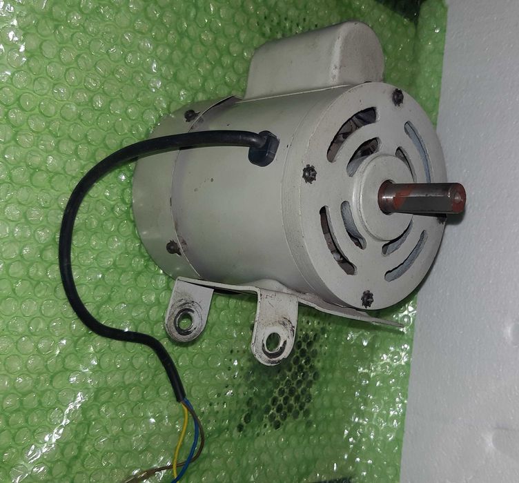 Motor electric, 350 Wati  / 1400 RPM , pentru masina gaurit de banc