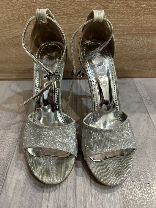 Дамски сандали на висок ток