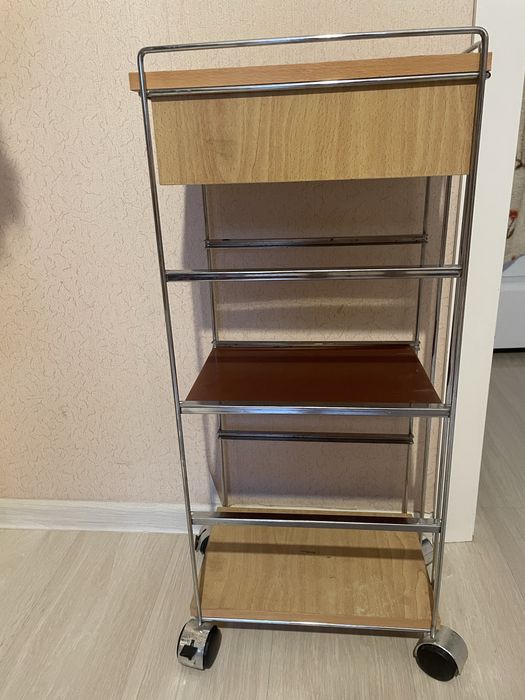 Продам этажерку на колесиках