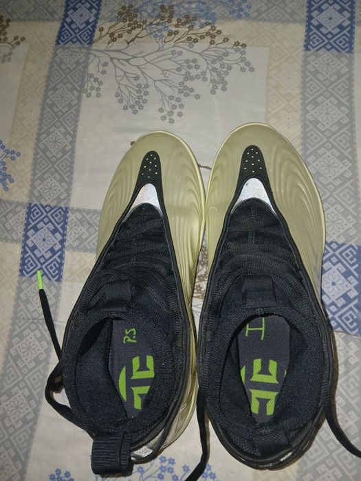 Продаю баскетбольные кроссовки