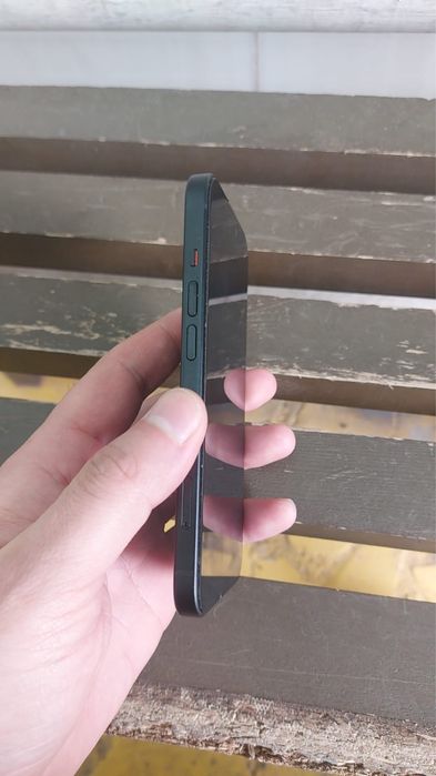 iPhone 15 в отличном состоянии