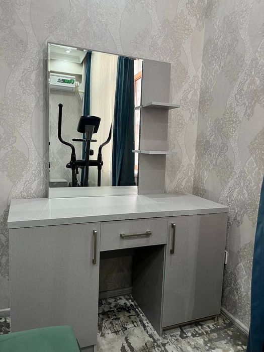 Tryumo,yotoqxona uchun oyna