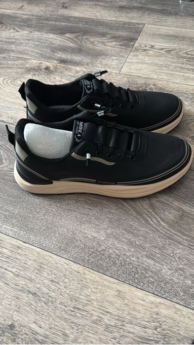 Мужские кроссовки