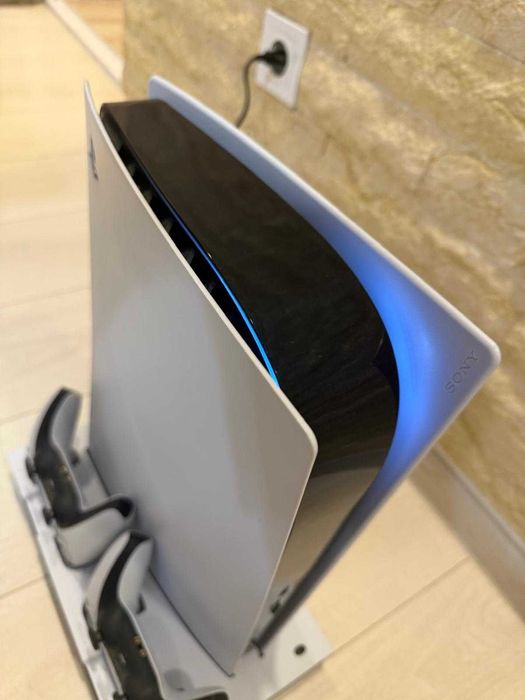 PlayStation 5, disk edition, 2 controllere, statie de incarcare