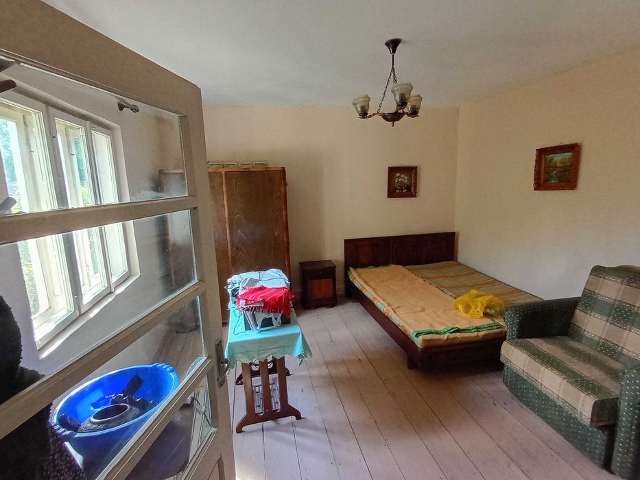 Casa si teren Slobozia Conachi (la 25km de Galati), 4 camere, 100mp utili, 740mp teren, zona linistita, neinundabil, intre case