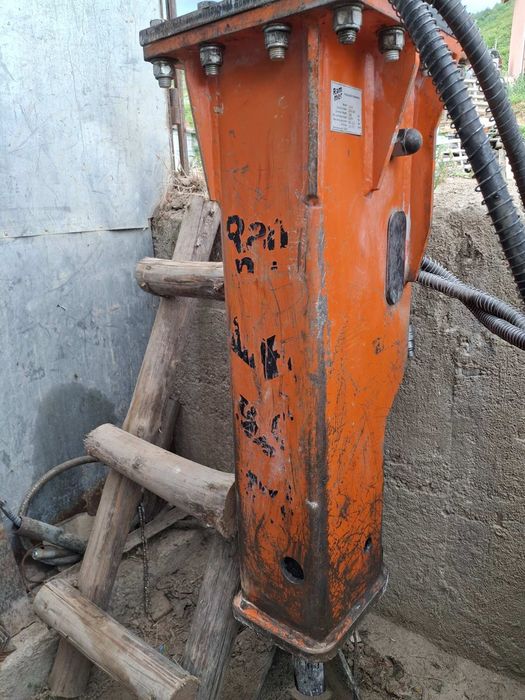 Хидравличен чук за багер.Rammer R04P