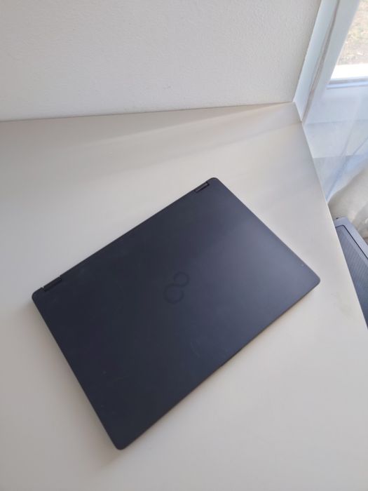 Laptop Fujitsu lifebook U748 incomplet ( fara baterie) varianta cu touch Screen