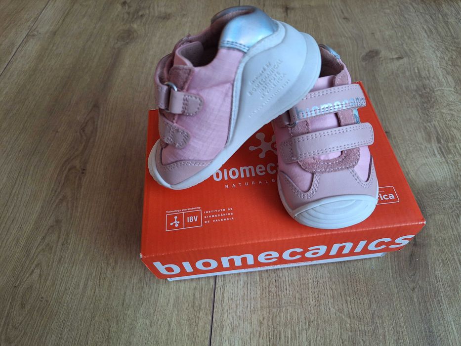 Pantofi fete Biomecanics marimea 19 - roz