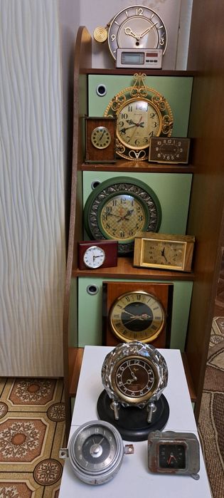 Старинные редкие часы .