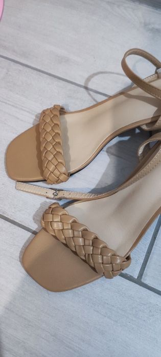 Елегантни черни ,кафеви  сандали