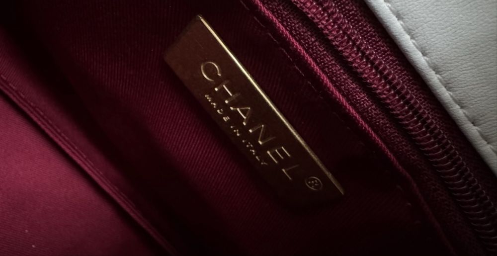 Geanta model Chanel 19