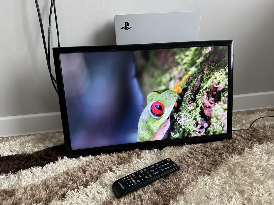 Телевизор Samsung +кронштейн