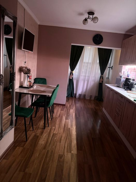 Vând PB 2 camere,decomandat.