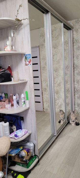 Продам шкаф с зеркалом