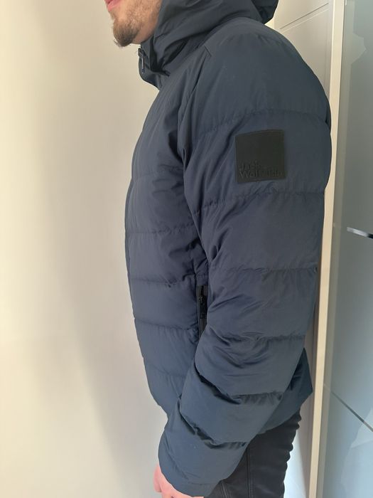 Продавам зимно мъжко яке Jack Wolfskin