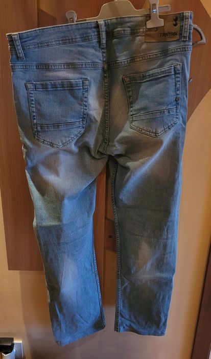 Продавам мъжки дънки