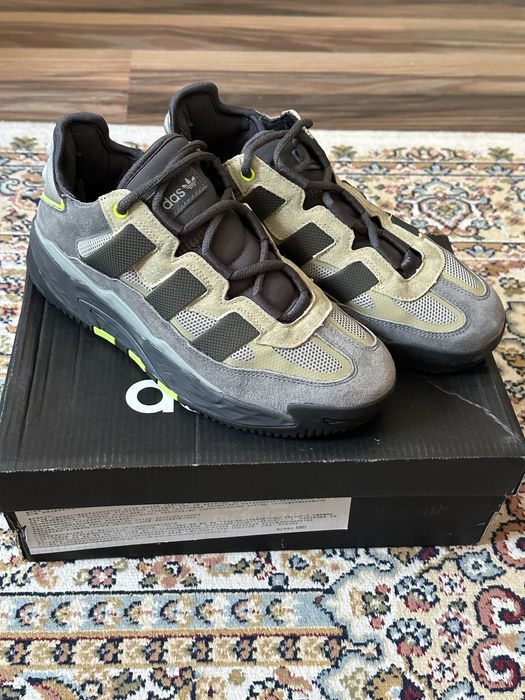 Кроссовки Adidas