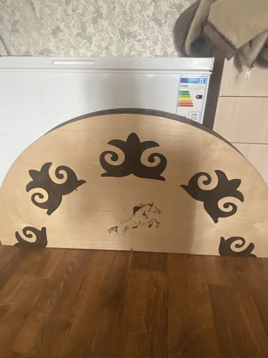 Стол Казахскии круглый