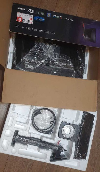 •	Монитор BENQ XL2420T 120Hz в упаковке.