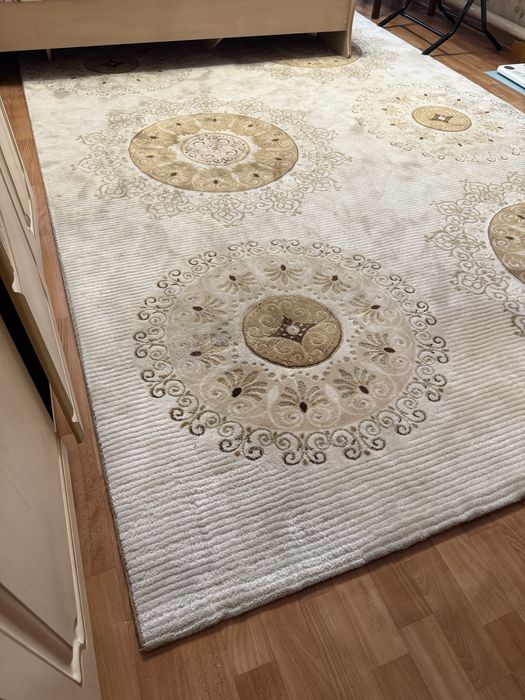 Продам белый ковер