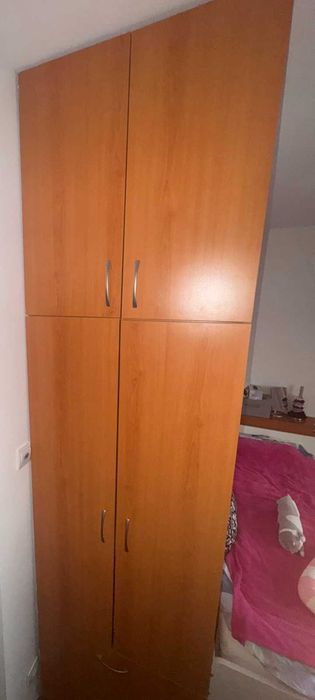 Продавам Гардероб с надстройка