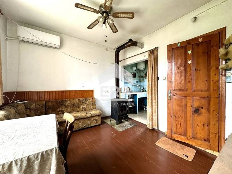 Продава се Къща в Дебелец - 169 кв.м за 829 €/кв.м - Снимка #11