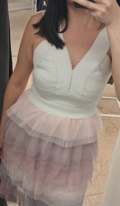 Розова тюлена рокля