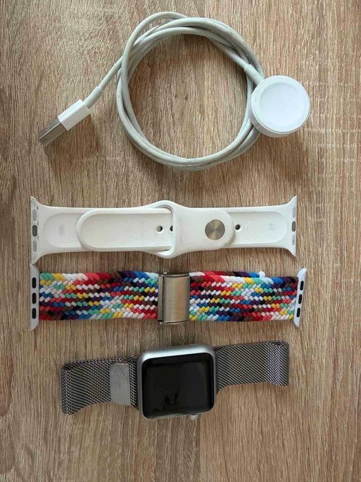 Смарт часовник Apple Watch 38mm, 7000 Series Aluminium