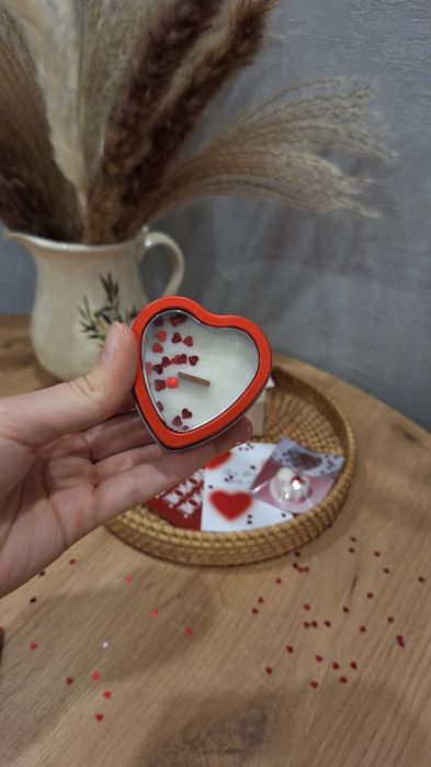 свечи и гипсовые шкатулки