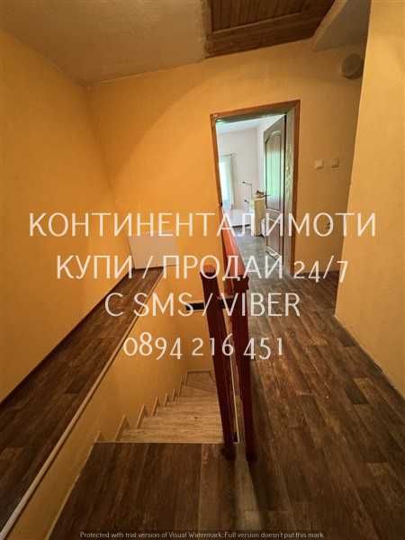 кодл 63060. Триетажна тухлена вила близнак 200м2 с обособен двор 350м2