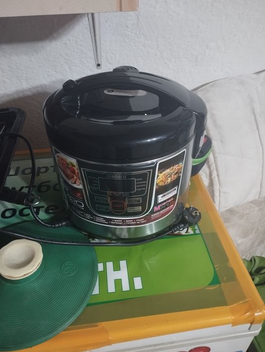 Мультиварка почти новый