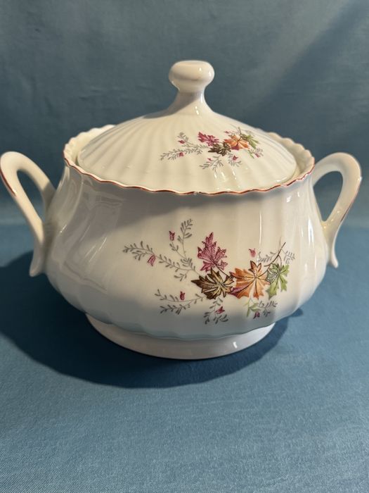 Български порцеланов супник