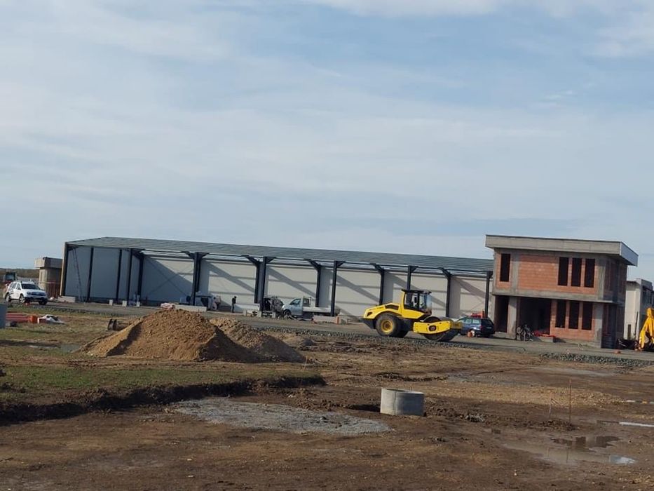 Hala metalica de 300mp sau 400mp cu panouri sandwich si montaj