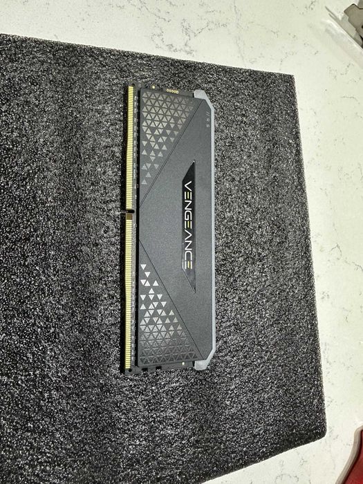 Corsair Vengeance  3200 mhz ddr4 8GB RAM