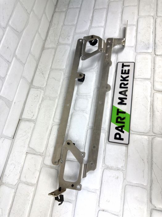 Стойка AUDI E - TRON 4KE819379G