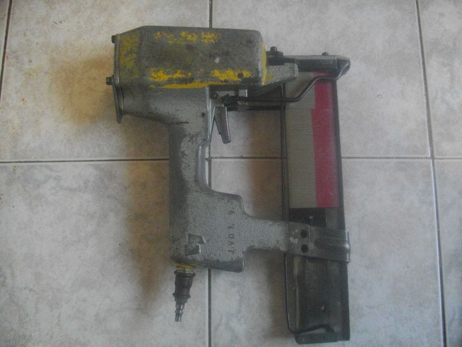 DUO-FAST Голям такер пневматичен индустриален промишлен за скоби 65мм