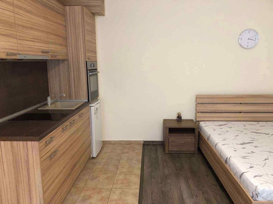 Дава се под наем Едностаен апартамент в Варна, Център - 20 кв.м за 357 € - Снимка #1