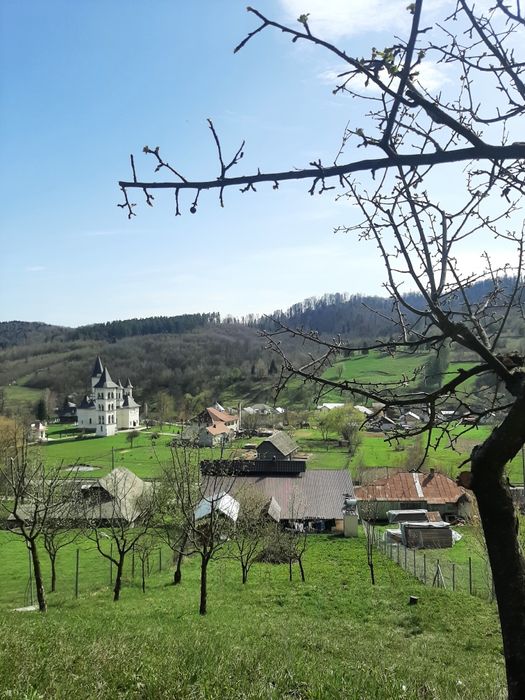 De Vânzare – Casă spațioasă cu teren generos