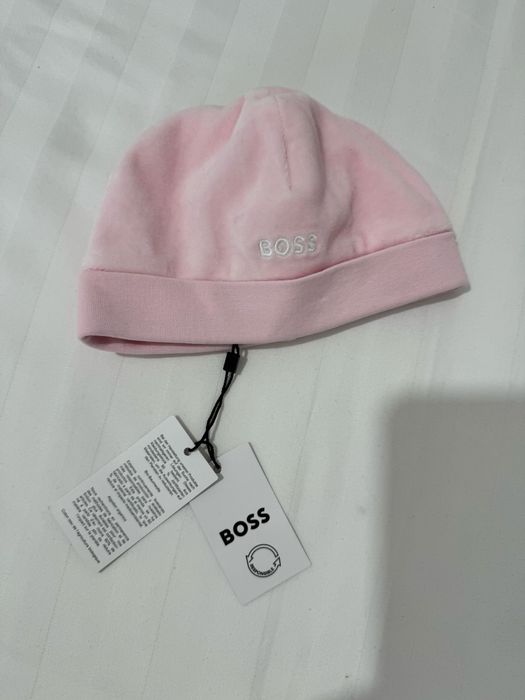 Vand combinezon Boss nou marimea 60 cm 3 luni