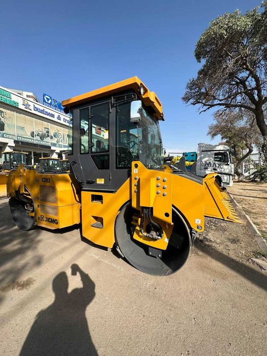Каток двухвальцовый XCMG XD83