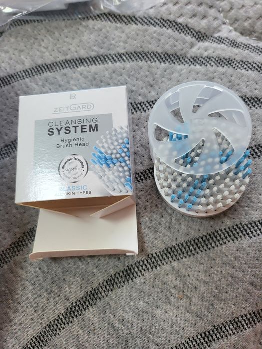 LR уред за почистване на лице с две четки (нов)