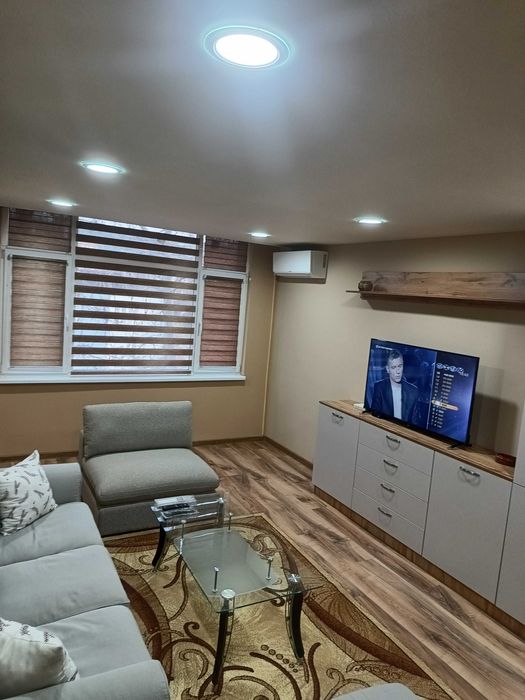 Дава се под наем Четиристаен апартамент в Търговище, Изток 1 - 90 кв.м за 348.84 € - Снимка #1