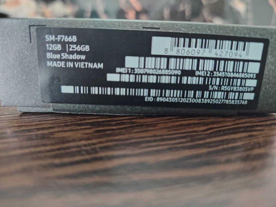 Samsung ZFlip 7  nou