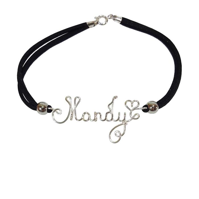 Колиета, гривни и ключодържатели с ръчно изработени имена