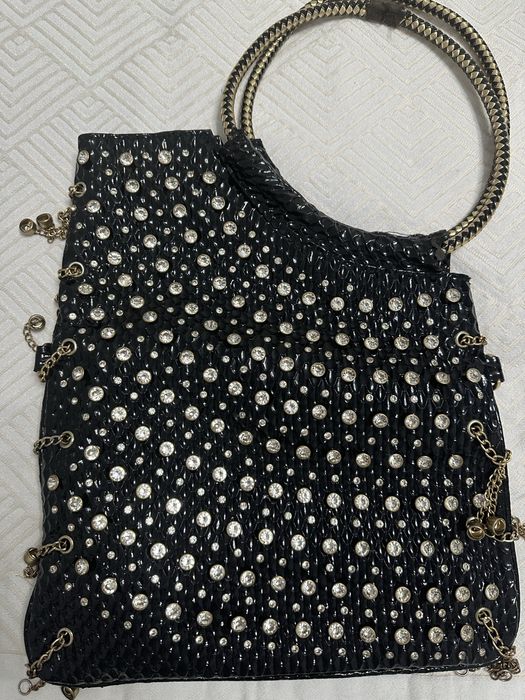 Продам лакированную сумку со стразами