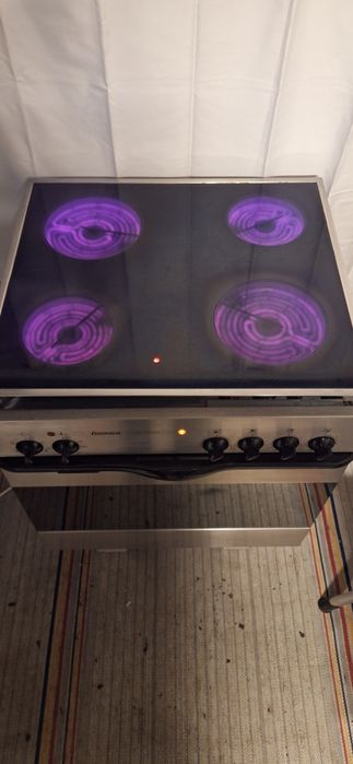 Фурна за вграждане с керамични котлони