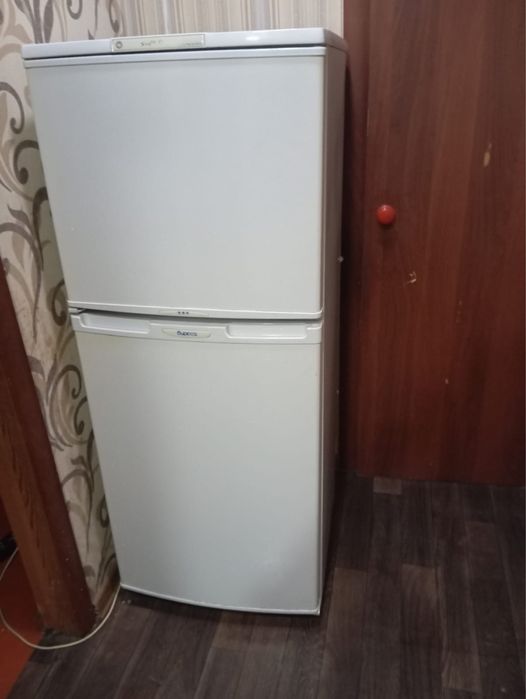 Продам холодильник, полностью в рабочем состоянии!