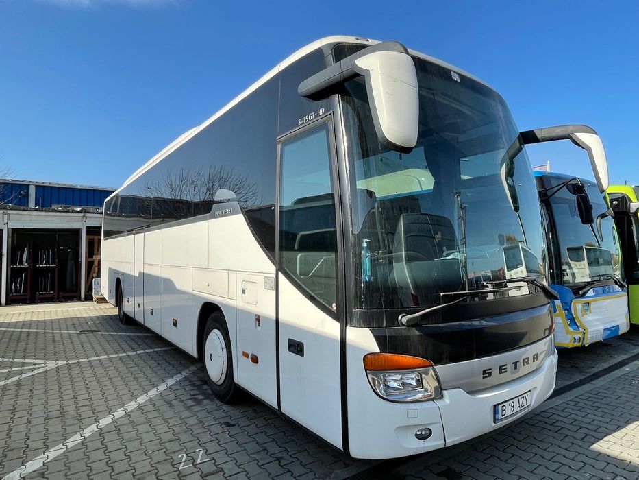 Inchirieri autocare, microbuze, van (8+1)